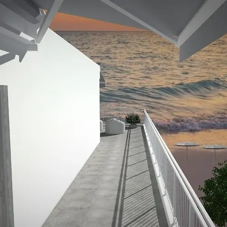 Diamond Seaside Suites *